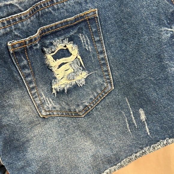 Vero Moda Medium Wash Blue Denim Jean Shorts w Raw Hem & Distressing Waist 18” - Picture 11 of 14